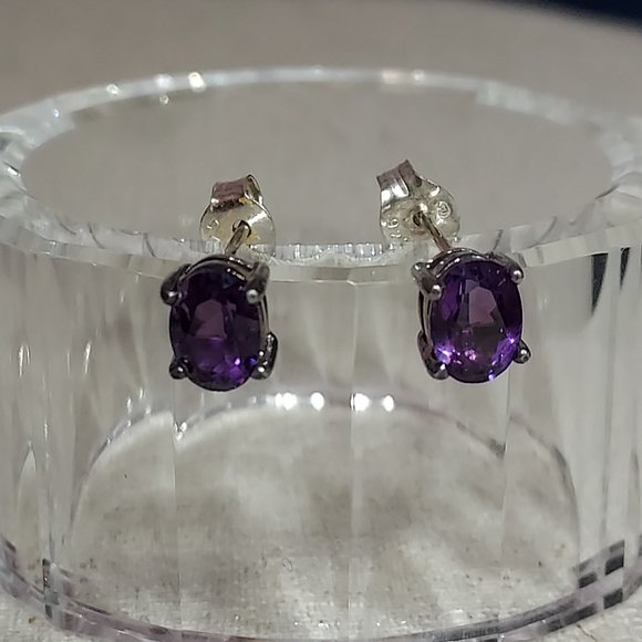 5 mm Oval Amethyst earrings set in Sterling .925 silver - Picture 1 of 8